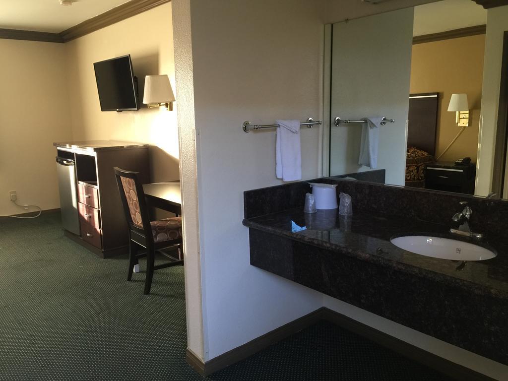 Mountain Inn Ontario Room photo